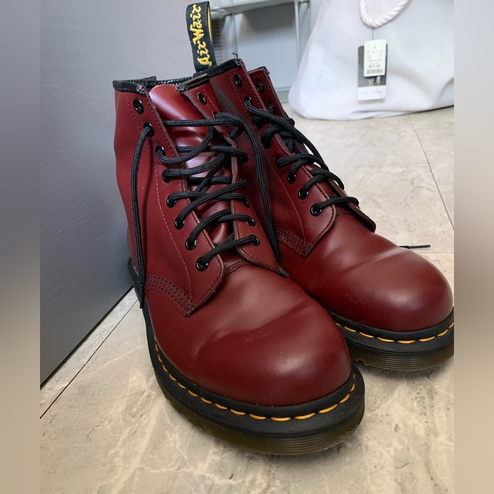Dr Martens 1460 Smooth Cherry Leather Boots Size 8 Mens fit like a women’s 10..